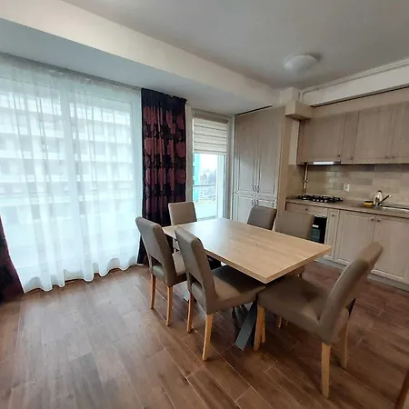 Cozynest West Apartment