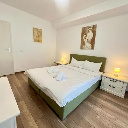 Cozynest West Apartment