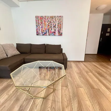 Cozynest West דירה