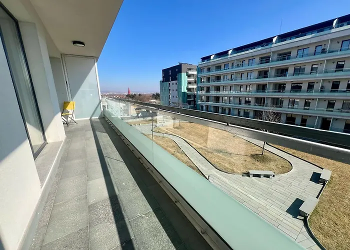 Cozynest West Apartmán *